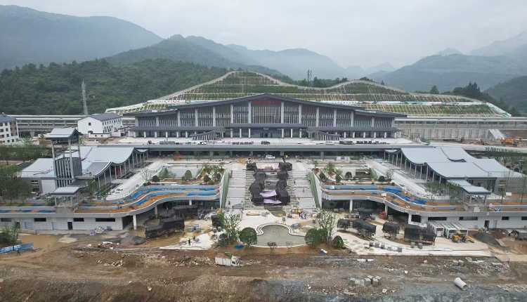 杭溫高鐵楠溪江站屋面YX25-330鋁鎂錳板，鈦鋅板